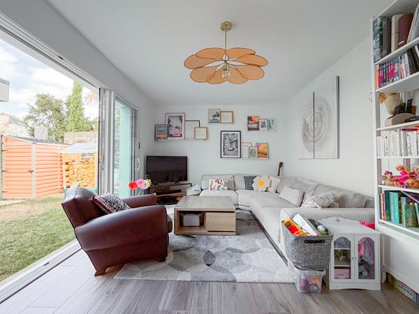 ANGERS - PARC DU PIN | MAISON RÉNOVÉE DE 109 M² - 3 CHAMBRES DONT UNE AU RDC - JARDIN & STATIONNEMENT