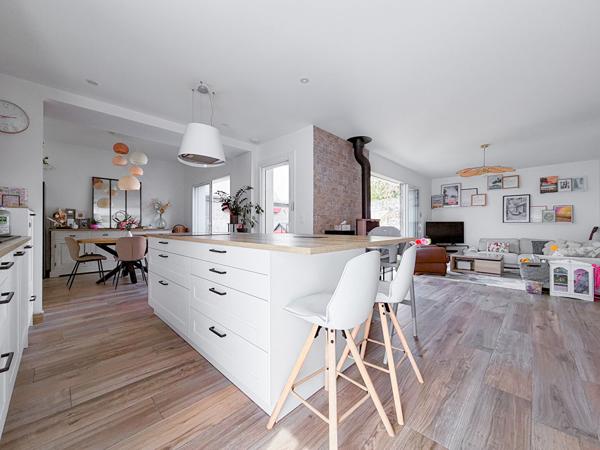ANGERS - PARC DU PIN | MAISON RÉNOVÉE DE 109 M² - 3 CHAMBRES DONT UNE AU RDC - JARDIN & STATIONNEMENT