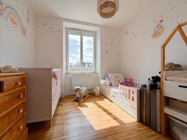 ANGERS - PARC DU PIN | MAISON RÉNOVÉE DE 109 M² - 3 CHAMBRES DONT UNE AU RDC - JARDIN & STATIONNEMENT