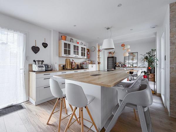 ANGERS - PARC DU PIN | MAISON RÉNOVÉE DE 109 M² - 3 CHAMBRES DONT UNE AU RDC - JARDIN & STATIONNEMENT