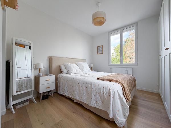 ANGERS - PARC DU PIN | MAISON RÉNOVÉE DE 109 M² - 3 CHAMBRES DONT UNE AU RDC - JARDIN & STATIONNEMENT