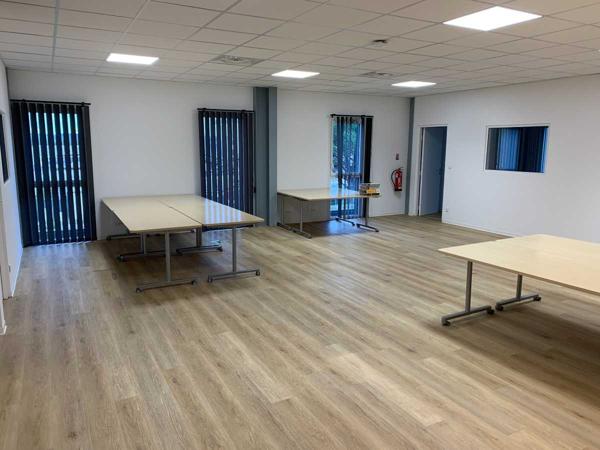 Location / Local Commercial