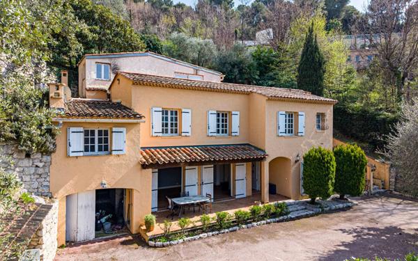 Maison à vendre    6 pièces • 195 m2 Colomars