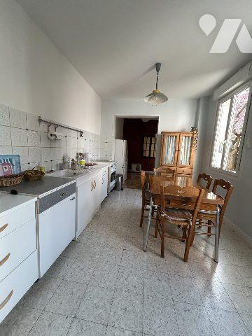 Maison bourgeoise avec jardin et garage