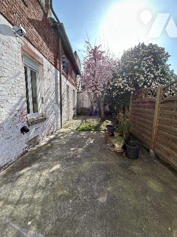 Maison bourgeoise avec jardin et garage