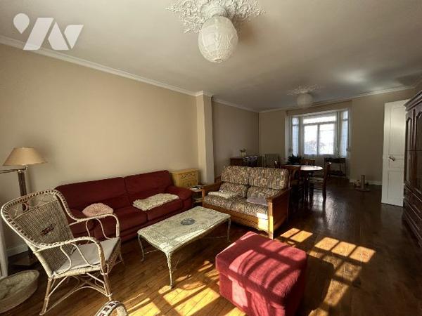 Maison bourgeoise avec jardin et garage