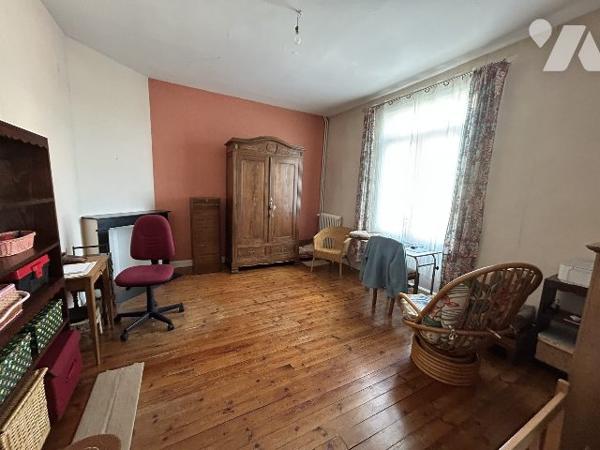 Maison bourgeoise avec jardin et garage