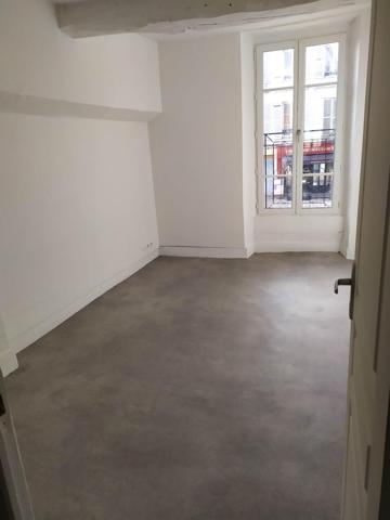 Superbe appartement F1 d'une superficie de 32,29m², idéalement situé au coeur du centre ville de Luzarches