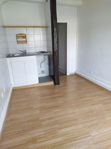 Superbe appartement F1 d'une superficie de 32,29m², idéalement situé au coeur du centre ville de Luzarches