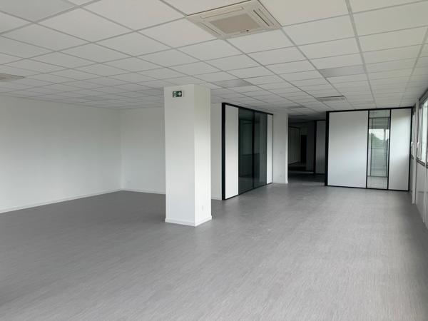 Bureaux à louer à Osny divisibles à partir de 170 m² proche RER
