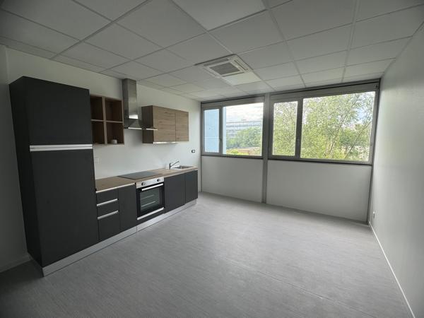 Bureaux à louer à Osny divisibles à partir de 170 m² proche RER