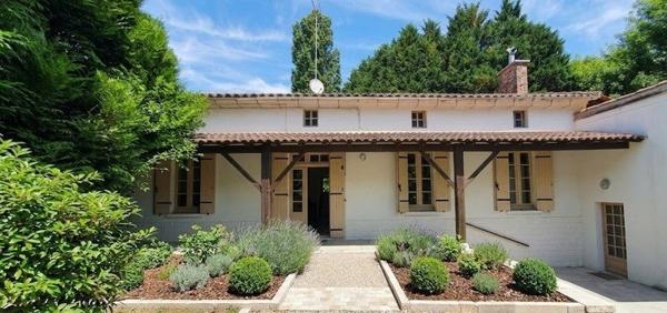 Maison à vendre |  Montguyon |  11 pièces | 222 m²