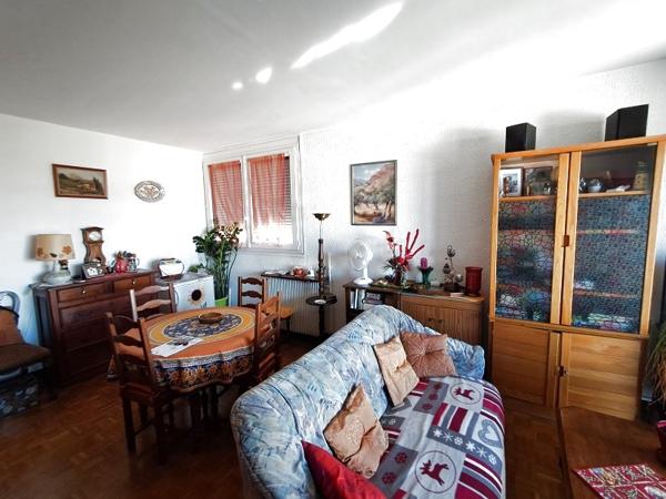 Dernier étage avec vue pour cet appartement de type 2 avec l