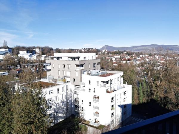 Dernier étage avec vue pour cet appartement de type 2 avec l