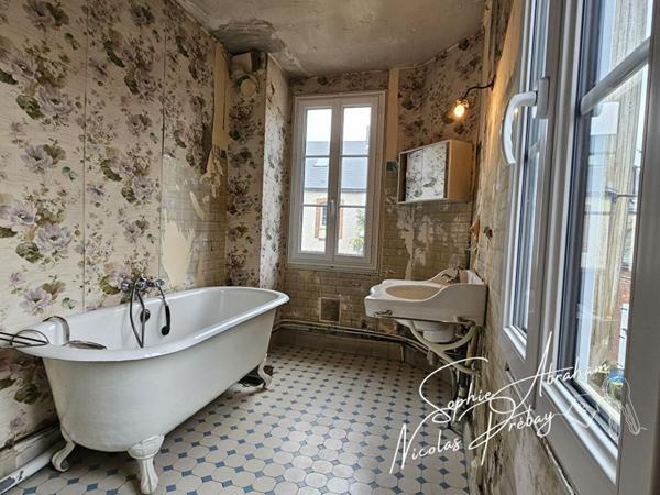 Maison en centre ville avec dépendance, beaux volumes !