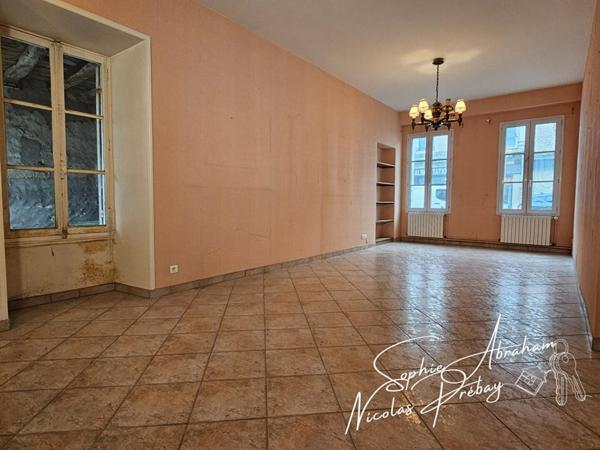 Maison en centre ville avec dépendance, beaux volumes !