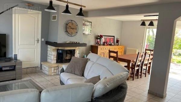 Maison à vendre à Luynes dans l'Indre-et-Loire (37230), ref : 999/3753   
LUYNES