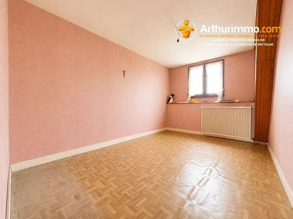 Vente                                                      Maison
                        
                     6 pièces                      119 m2                     à Vitré
