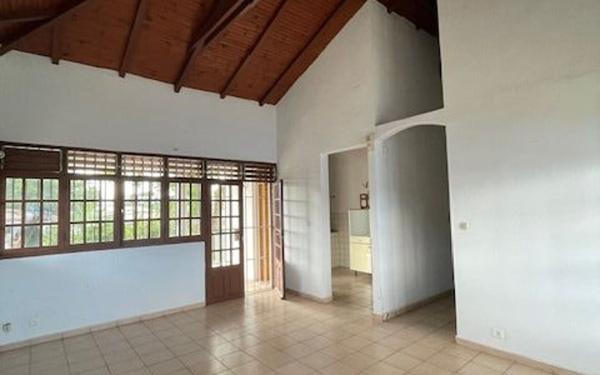 Maison à vendre    6 pièces • 140 m2 Baie-Mahault
