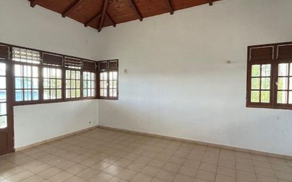 Maison à vendre    6 pièces • 140 m2 Baie-Mahault