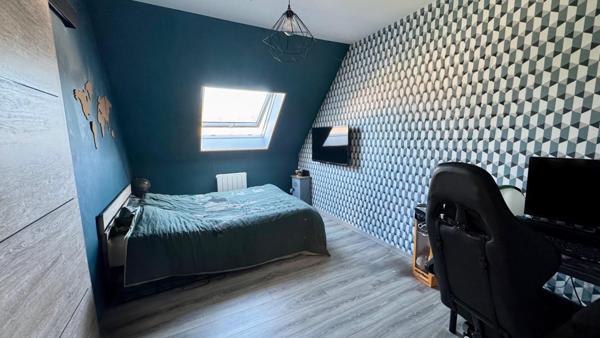 Guécélard – Grand Pavillon Lumineux avec Jardin et Véranda !