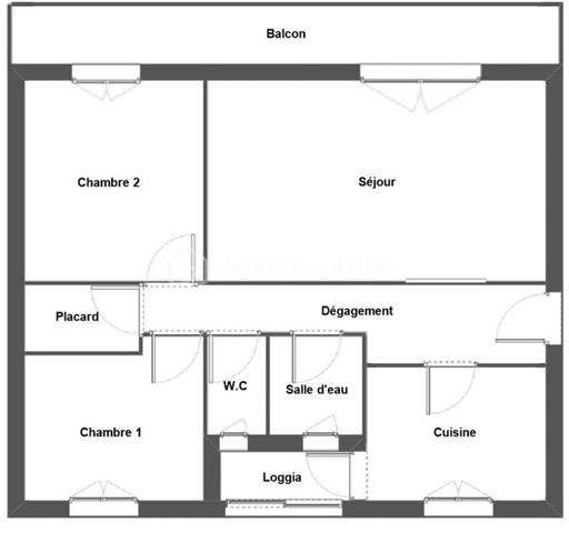 Dans une paisible copropriété arborée, situé au 2ème étage sans ascenseur cet appartement traversant Nord-Sud bénéficie d'une vue dominante dégagée.
Il offre 2 chambres, un séjour lumineux ouvert sur le balcon orienté plein Sud, une cuisine avec loggia, une salle d'eau et des toilettes séparées. Le tout complété par une cave privative et un garage à vélo collectif. Le stationnement est libre et en nombre suffisant.
Les menuiseries sont en double vitrage et le balcon est équipé d'un store banne pour votre confort. 
La copropriété est parfaitement entretenue. Les charges comprennent l'eau, le chauffage, l'électricité et l'entretien des communs.
Vous bénéficierez de la proximité de tous les commerces à pied (boulangerie, pharmacie, supermarché, tabac, ...).
L'appartement est vendu libre mais la demande locative est très forte sur le quartier.