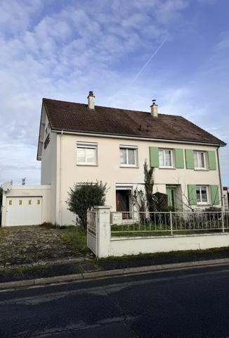 Maison 6 pièces d'environ 118 m2 avec jardin et garage Sai