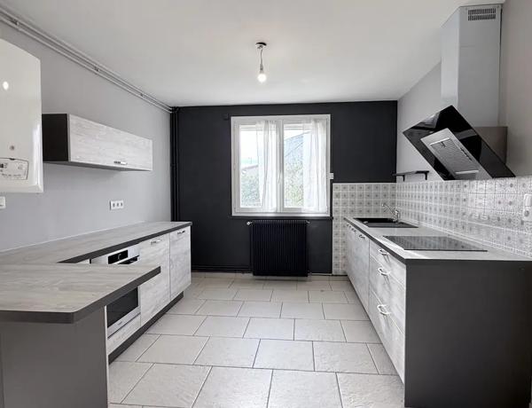 Maison 6 pièces d'environ 118 m2 avec jardin et garage Sai