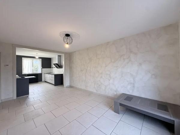 Maison 6 pièces d'environ 118 m2 avec jardin et garage Sai