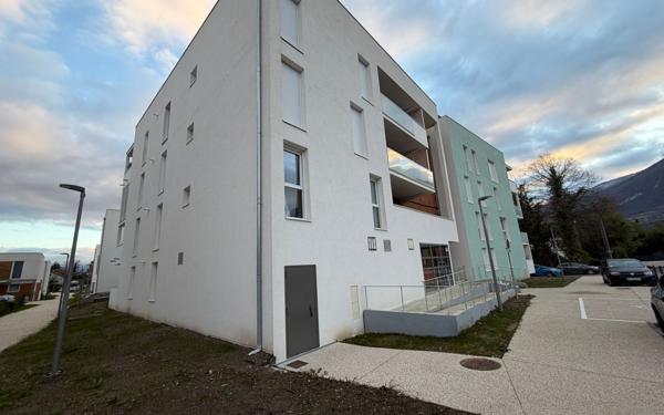 Appartement à vendre    2 pièces • 43 m2 Saint-Égrève