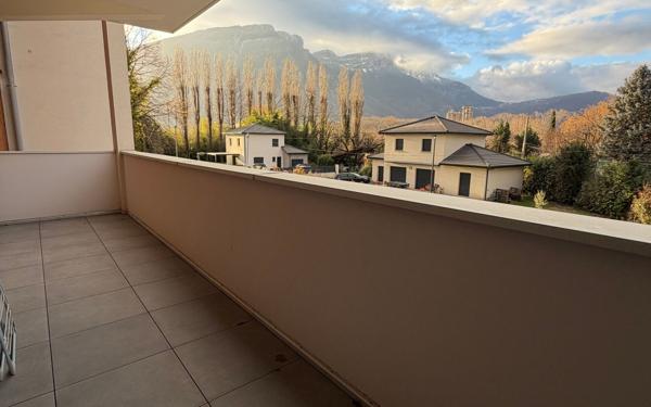 Appartement à vendre    2 pièces • 43 m2 Saint-Égrève