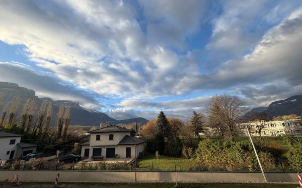 Appartement à vendre    2 pièces • 43 m2 Saint-Égrève