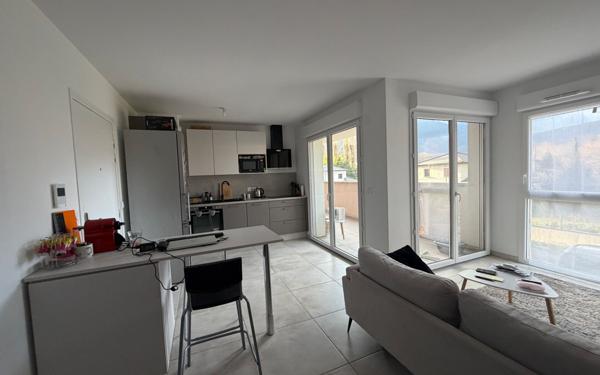 Appartement à vendre    2 pièces • 43 m2 Saint-Égrève