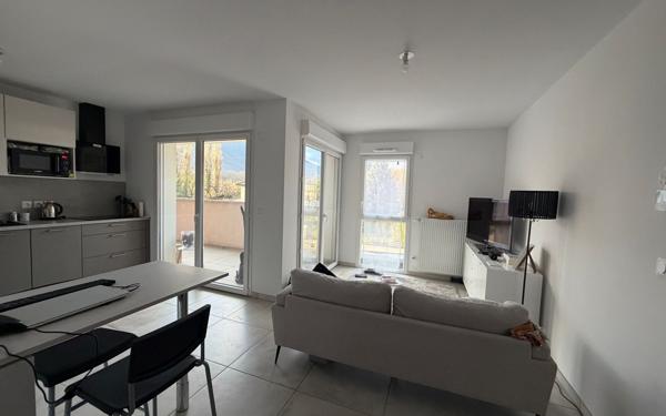 Appartement à vendre    2 pièces • 43 m2 Saint-Égrève
