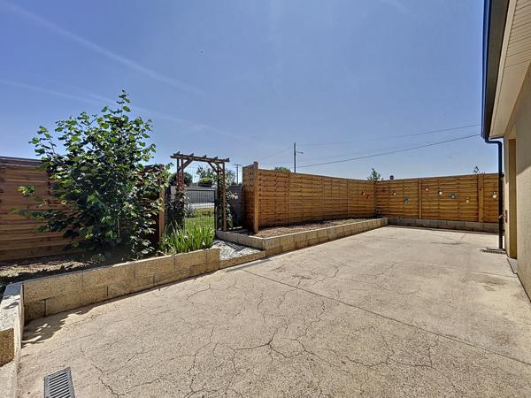 Sur le secteur De Val D Anast, au bout d’une impasse d’un petit lotissement.