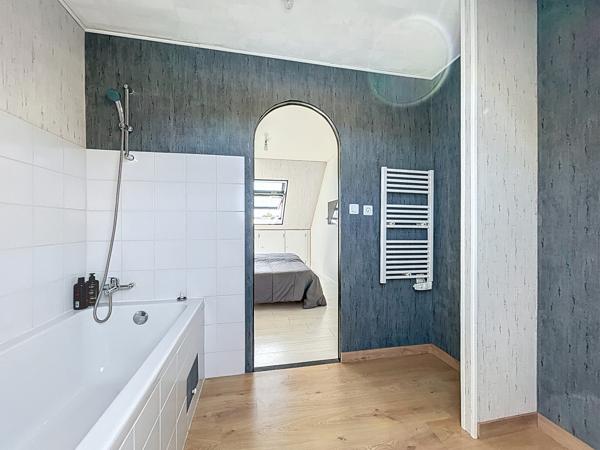 Sur le secteur De Val D Anast, au bout d’une impasse d’un petit lotissement.