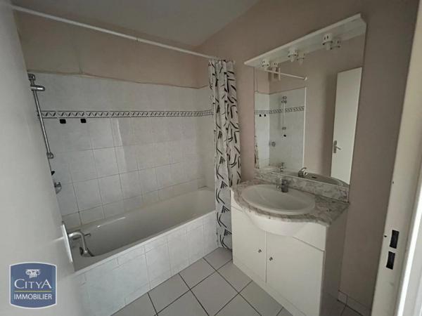 Appartement à louer 2 pièces 48.74m² Saint-Michel (16470)