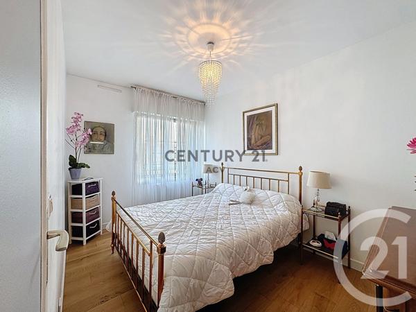 Appartement F5 à vendre  5 pièces - 108,48 m2 CHOISY LE ROI - 94