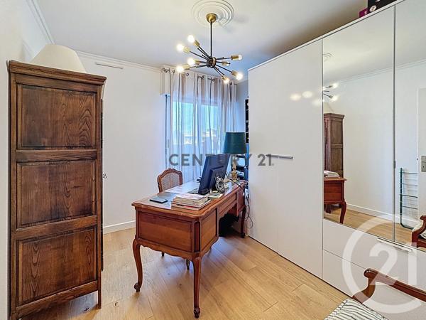 Appartement F5 à vendre  5 pièces - 108,48 m2 CHOISY LE ROI - 94