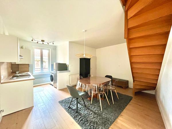 APPARTEMENT F4 DUPLEX MEUBLÉ ENTIÈREMENT RÉNOVÉ