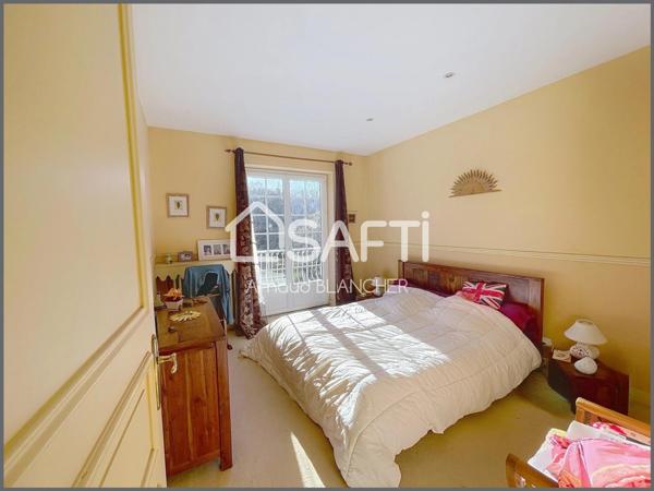 Propriété 1.6 hectares avec étang sur emplacement exceptionnel, maison d'architecte en pierre avec piscine, 6 chambres, dépendances.