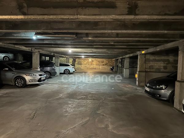 À vendre PARIS 20EME ARRONDISSEMENT (75) - grande place de parking intérieur - 67 rue St-Blaise 75020 PARIS