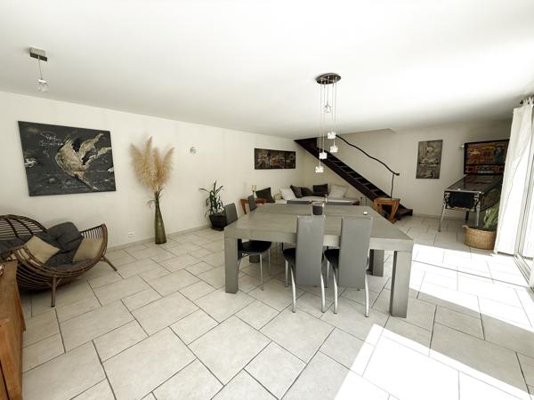MAISON D’ARCHITECTE DANS LES BOIS