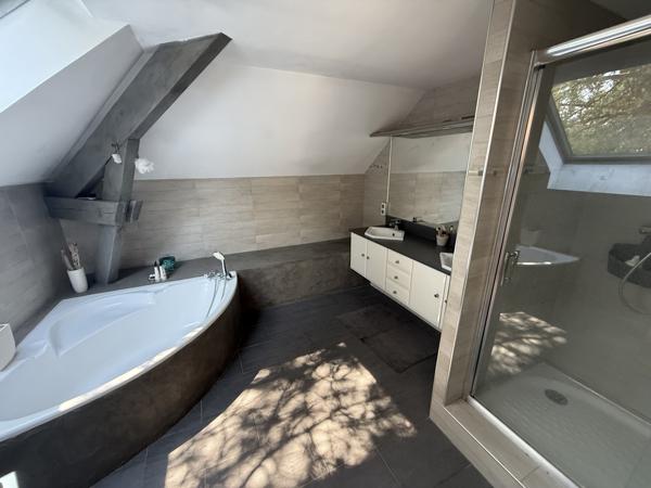 MAISON D’ARCHITECTE DANS LES BOIS