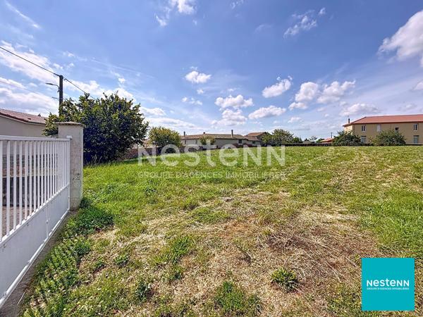 A 15 minutes de Feurs terrain constructible de 2738 m2 a Montchal au coeur du village