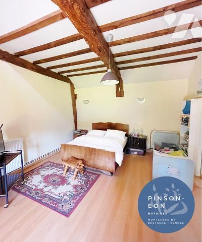 Longère en pleine campagne, dans un cadre paisible et verdoyant.