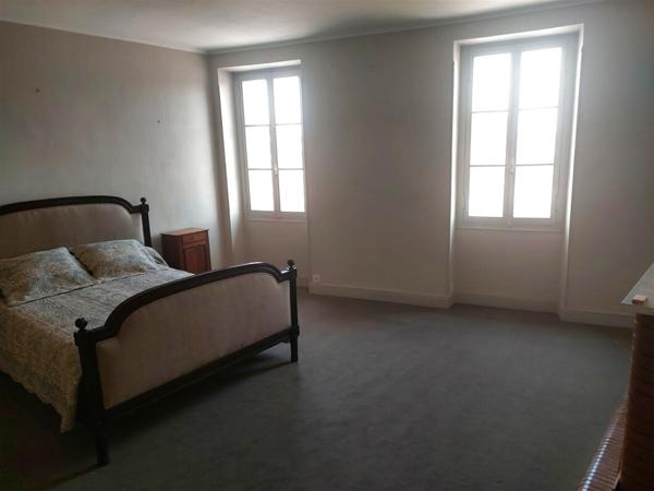 Maison 8 pièce(s) 3 chambre(s) 225 m²