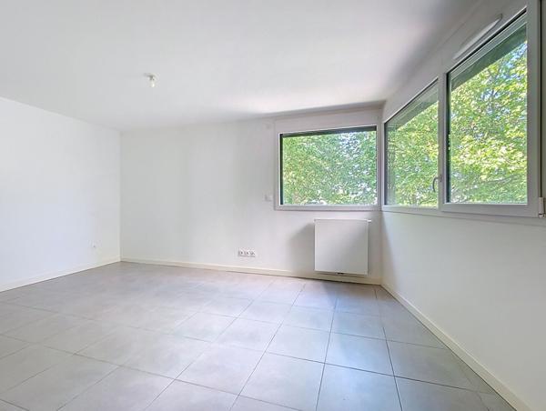 Appartement T1 Bis de 47m² avec terrasse et parking à vendre à Toulouse, dans le quartier Saint-Martin-du-Touch