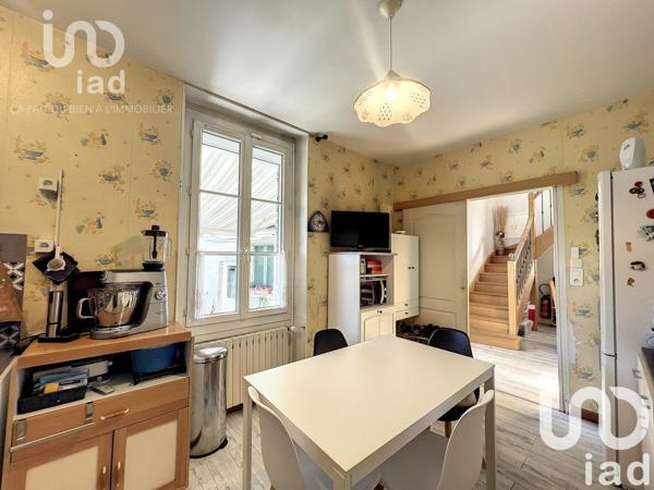 Maison traditionnelle 7 pièces de 153 m² à Amilly (45200)