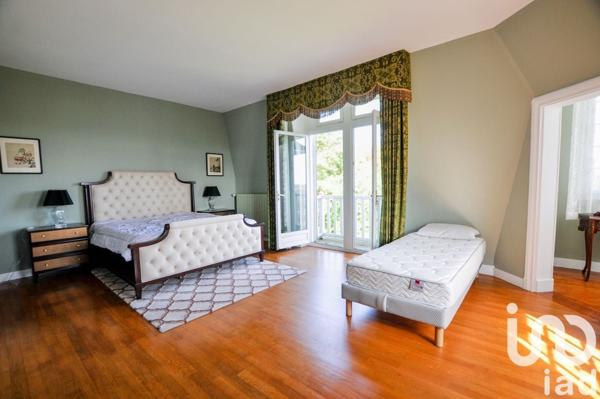 Demeure 11 pièces de 413 m² à Louveciennes (78430)